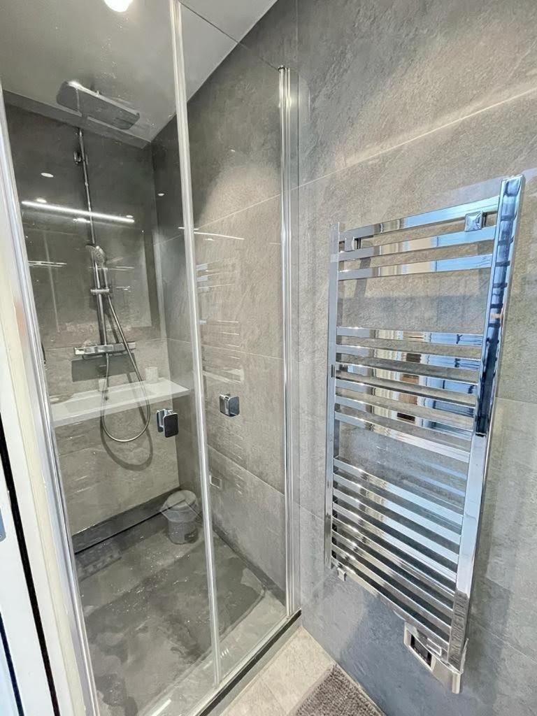 Beach Front, Superbe Appartement Pour 4 Personnes Niza Exterior foto