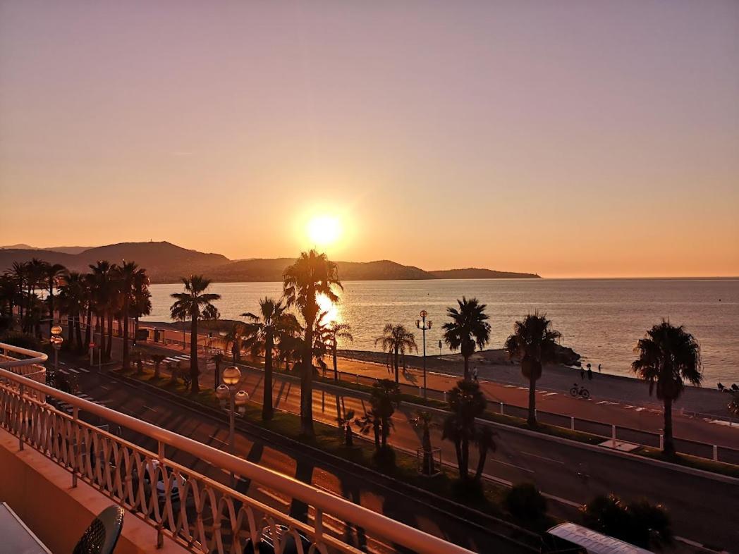 Beach Front, Superbe Appartement Pour 4 Personnes Niza Exterior foto