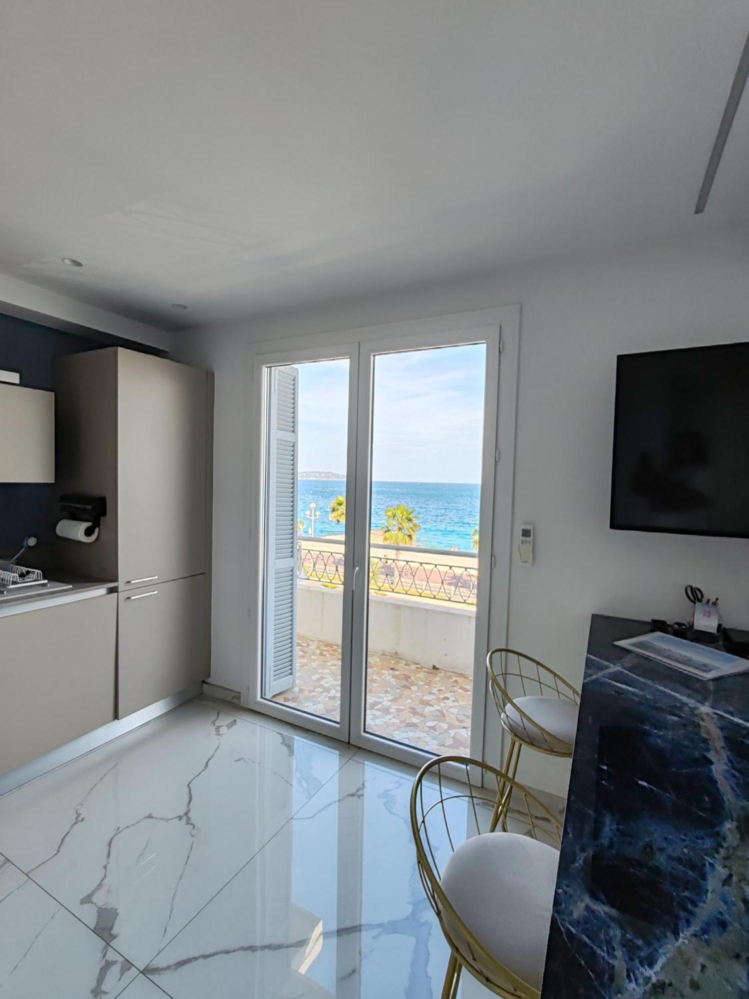 Beach Front, Superbe Appartement Pour 4 Personnes Niza Exterior foto