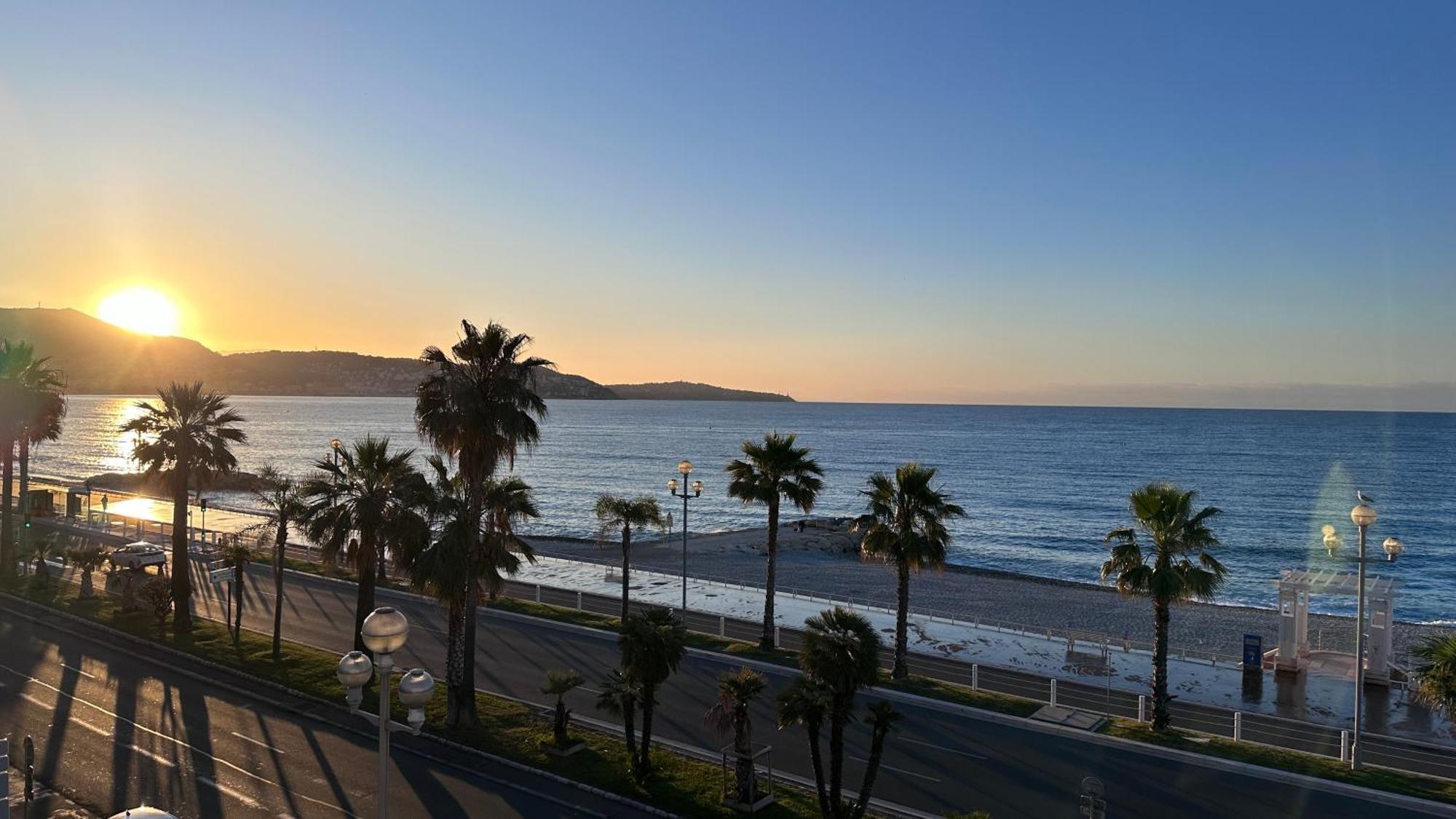 Beach Front, Superbe Appartement Pour 4 Personnes Niza Exterior foto